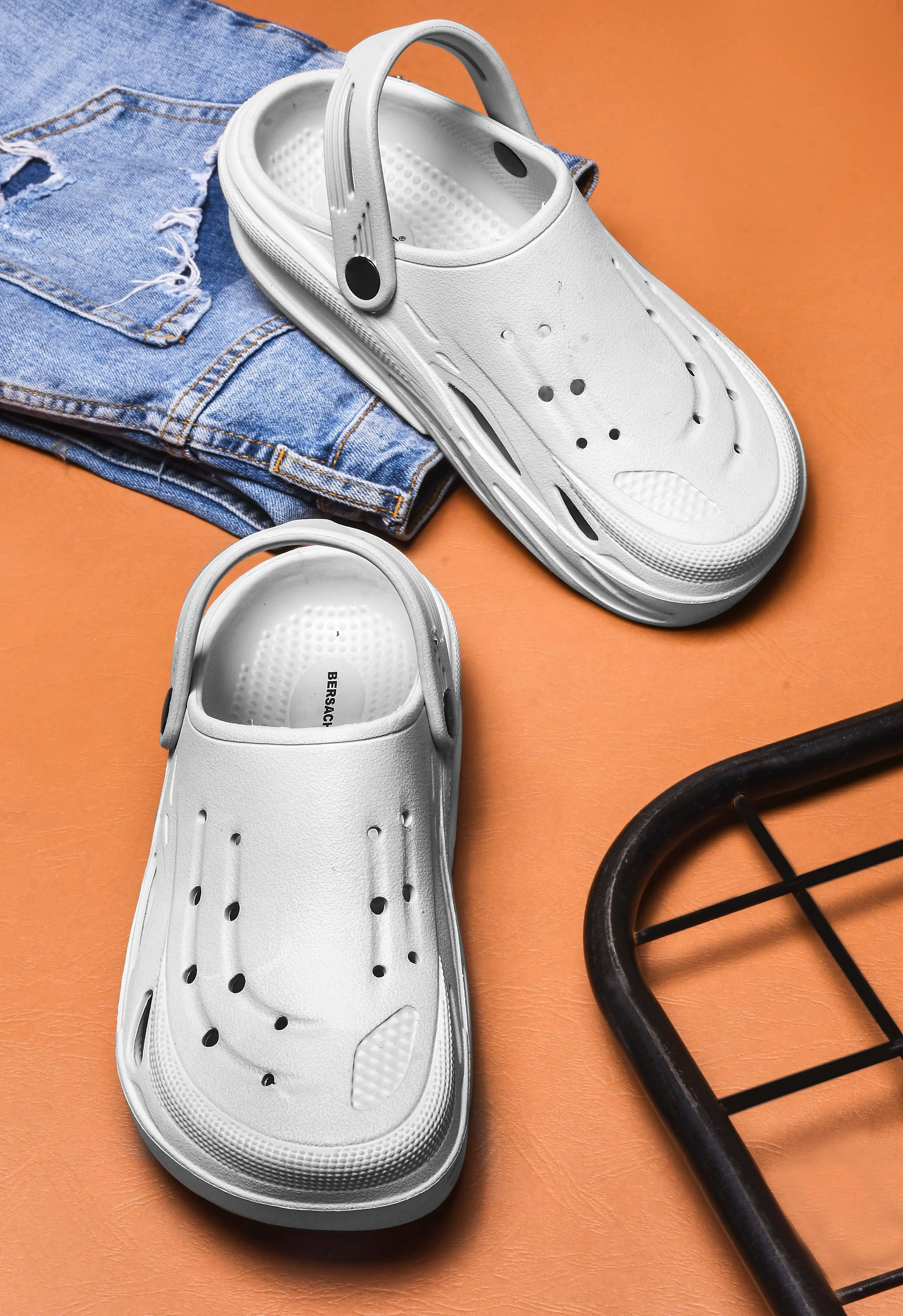 Cloud Critters Slippers Bersache Extra Soft Classic Casual with Back Strap Regular wear with Ultra Soft & Flexibility Technology Flip-Flop for Men's/ Boy's 6058-White