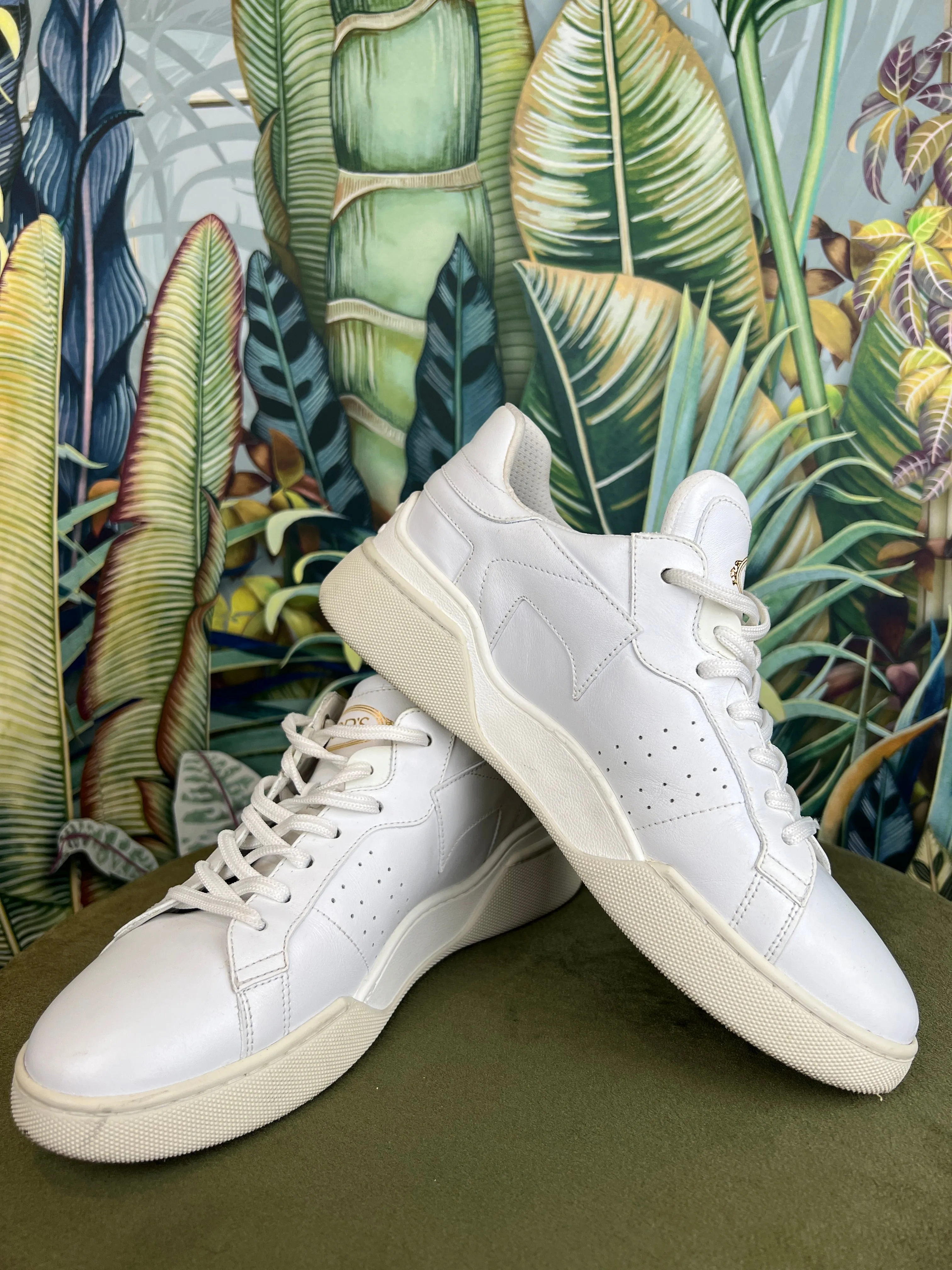 Best Sneakers For Concrete Tods white sneakers