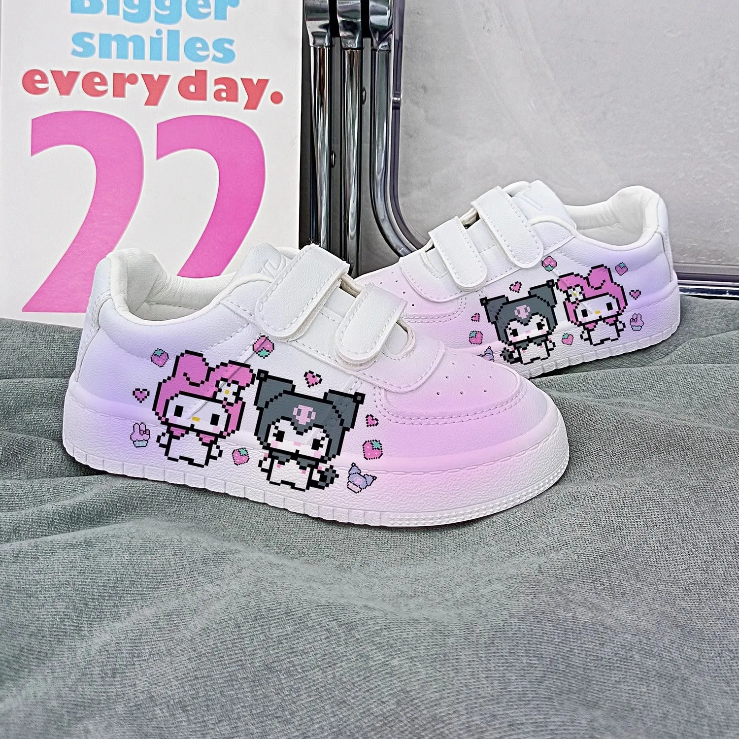 Cartoon Print Student Sneakers Kids Size with Velcro Fastener Individual Toe Sneakers