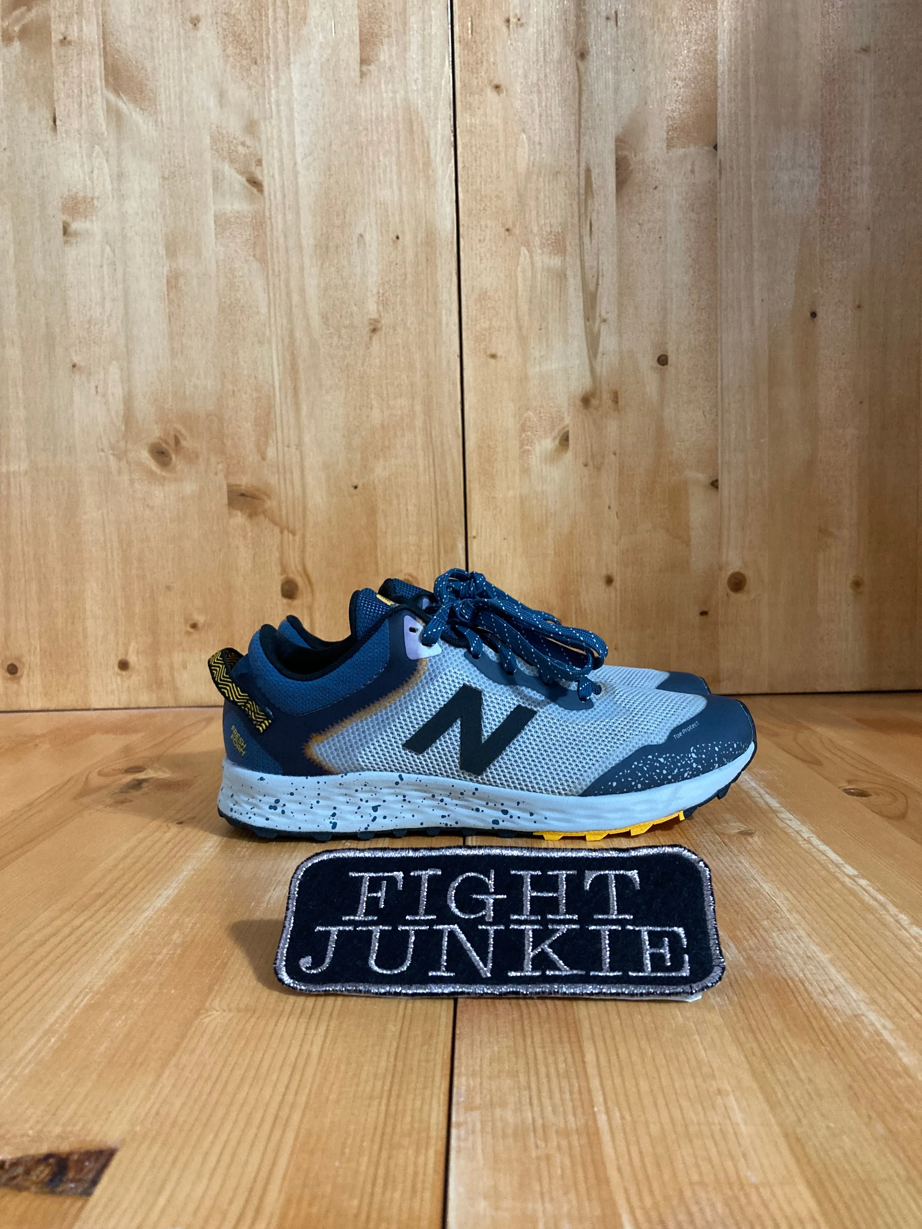 Men's New Balance Grey NEW BALANCE ARISHI Youth Size 6 Shoes Sneakers Gray & Blue YPTARIG1