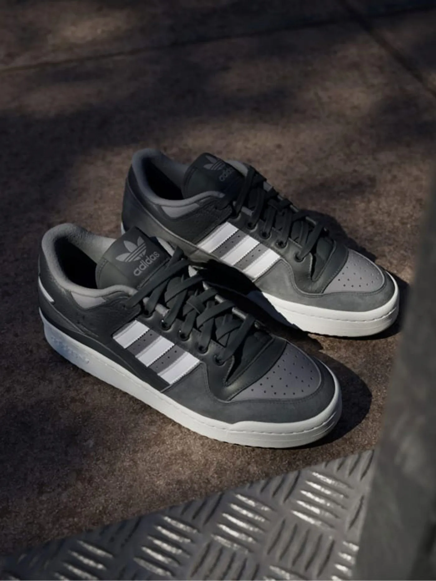 Forum 84 Low Adv Carbon/Crystal White/Grey Three Shoes Adidas Sleek Super Shoes