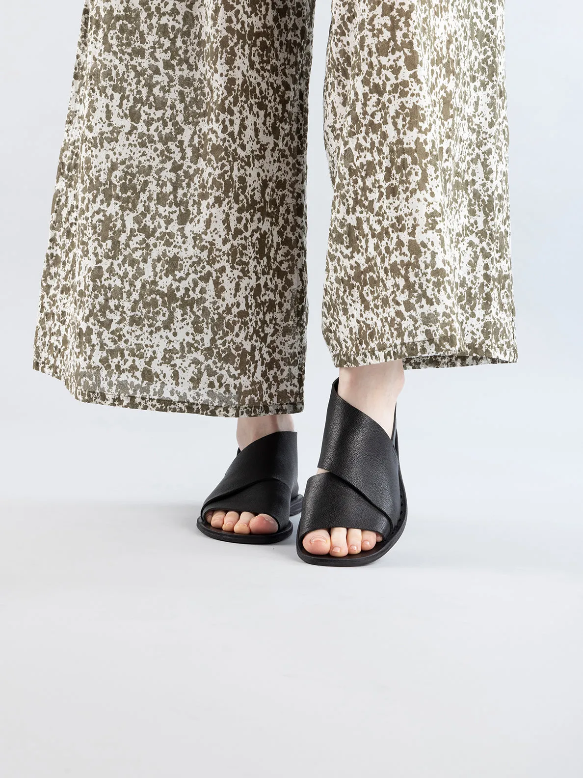 Platform Heeled Sandals ITACA 046 - Black Leather Peep Toe Shoes