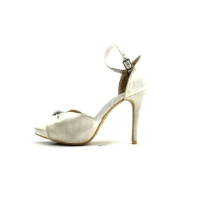 MOMENTS . Slippers Look Like Sneakers