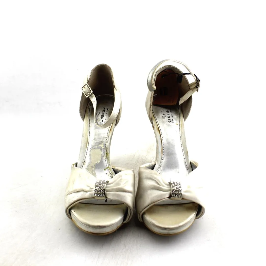 Cats Slippers MOMENTS .