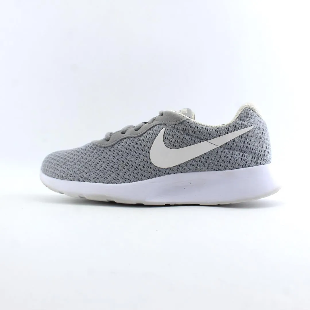 Photos Of Running Shoes NIKE TANJU WOLF