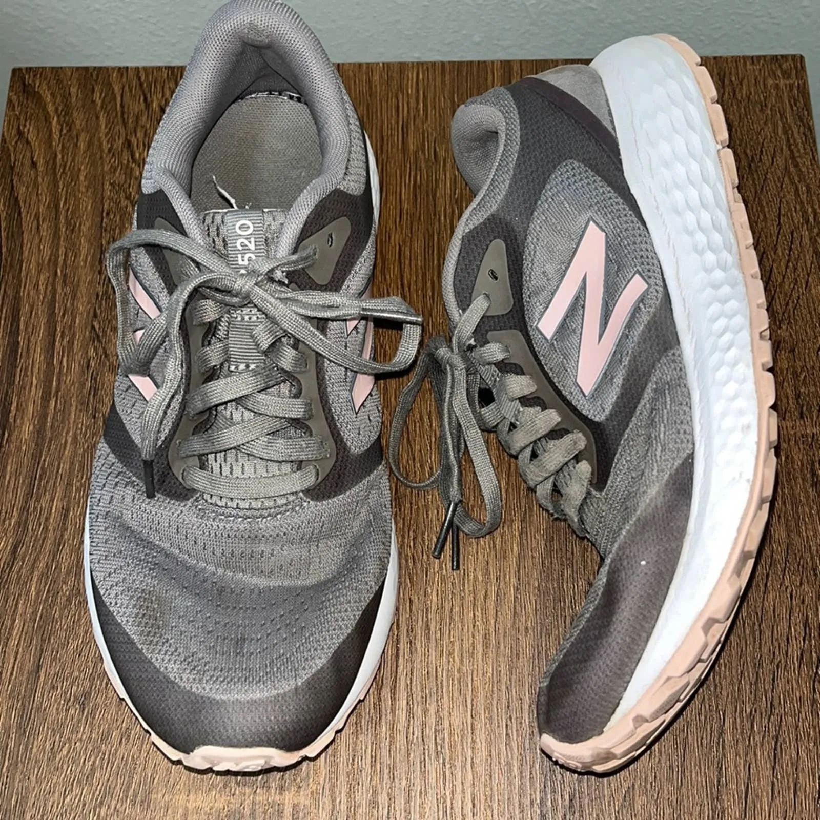 New Balance 574  Size 9 New Balance Gray Pink White Running Tennis Shoes
