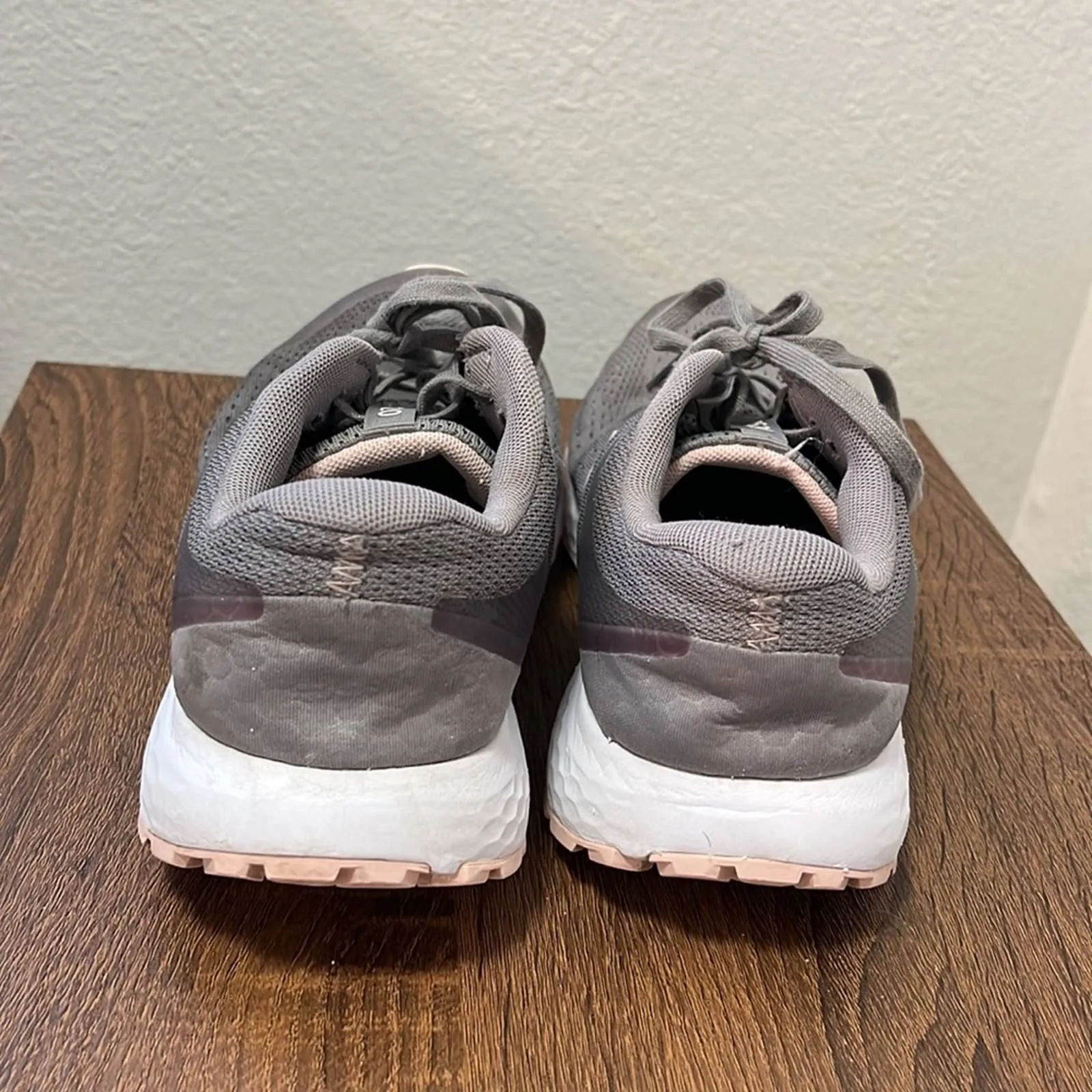 New Balance 860 V13 Size 9 New Balance Gray Pink White Running Tennis Shoes