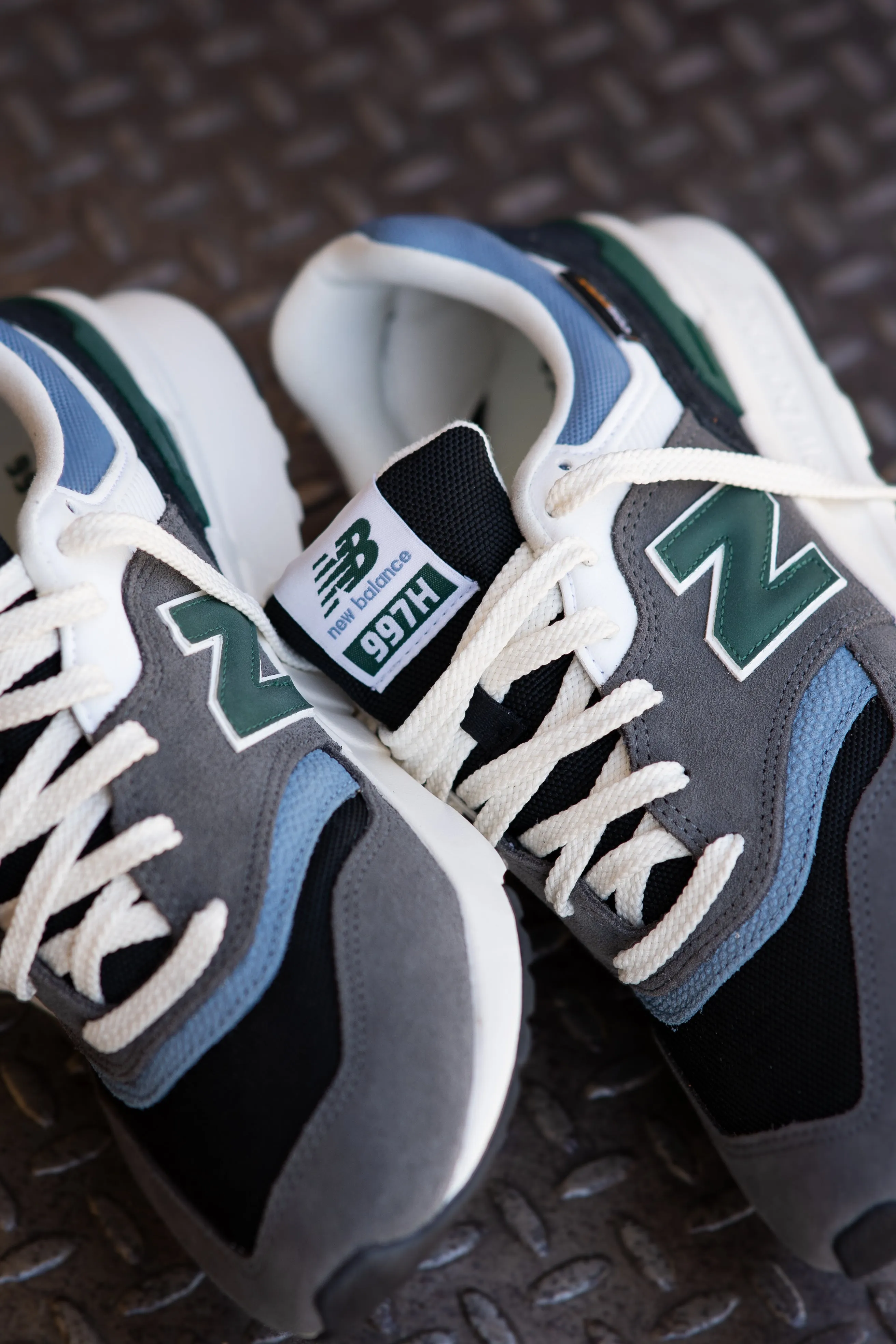 New Balance Roav Green Mens New Balance 997H (Grey/Black) - CM997HGL