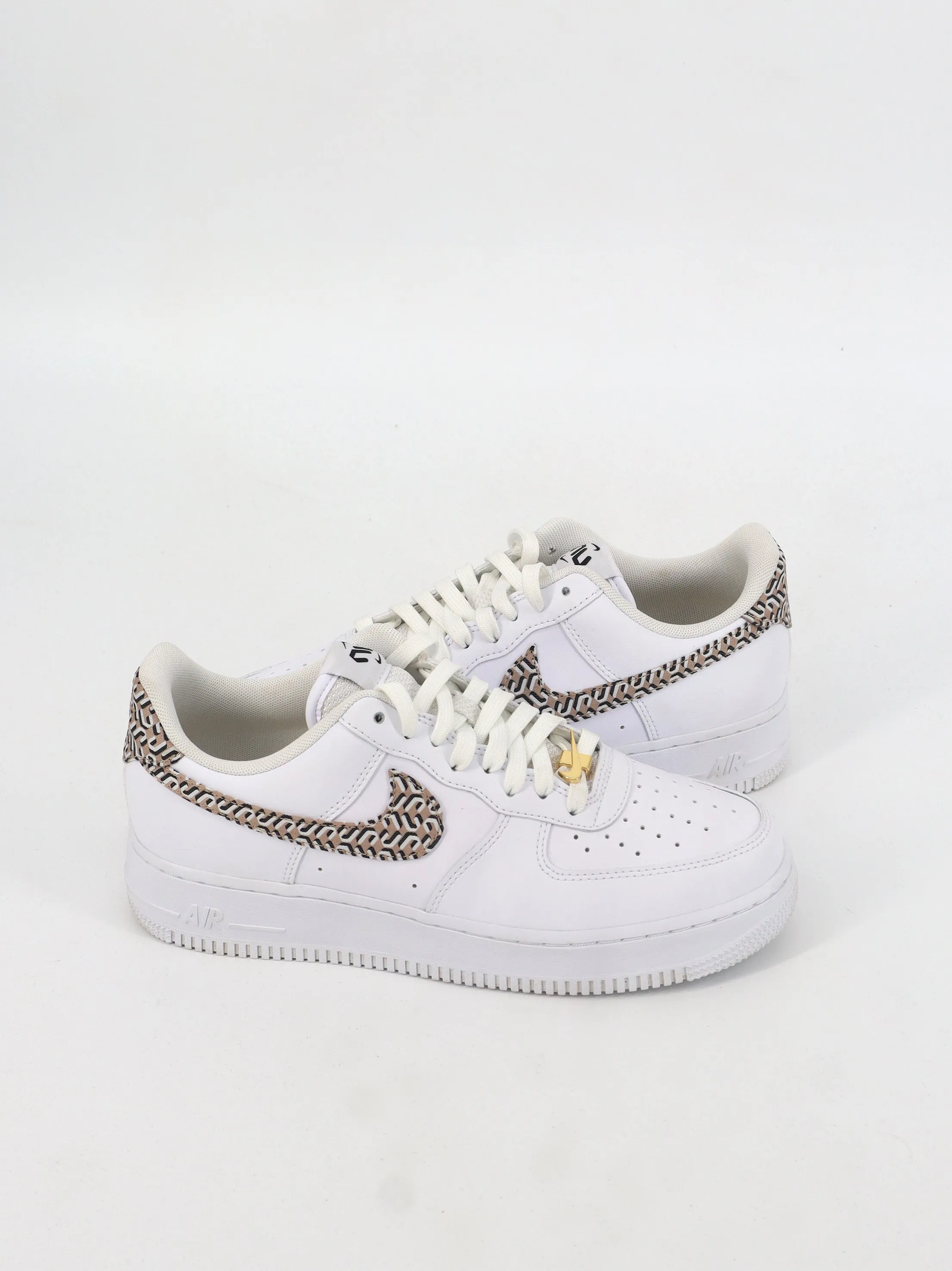 Outlet Flat Shoes Women's Brand Logo Embroidered Sneakers,White